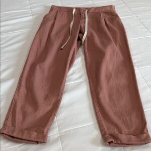 Old Navy Women's Cropped Pants in Brown. Size 0